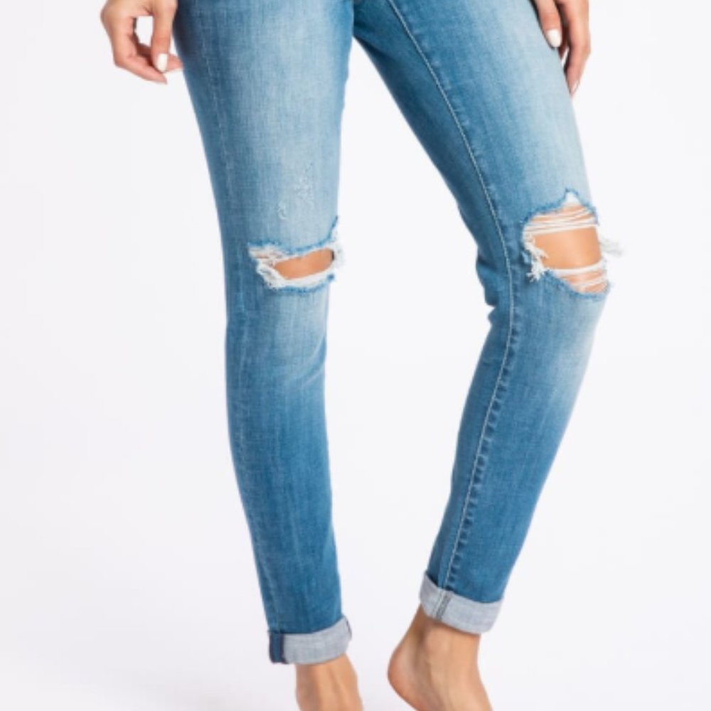 LAST PAIR! High Rise Ripped Knee Skinny Jeans